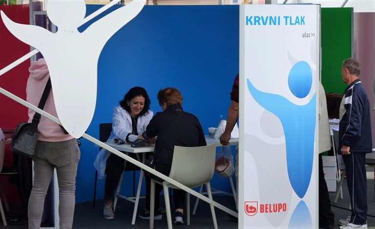 Belupo - mjerenje zdravlja i tlaka građanima u Koprivnici