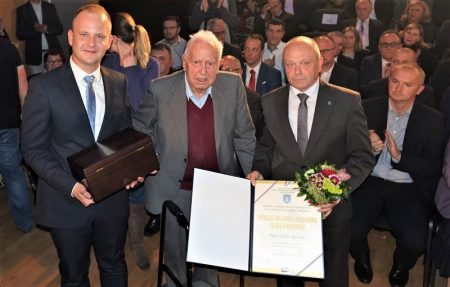 Gradonačelnik Mišel Jakšić, počasni građanin Koprivnice Pavle Gaži i predsjednik Gradskog vijeća Ivan Pal na svečanosti u povodu Dana grada