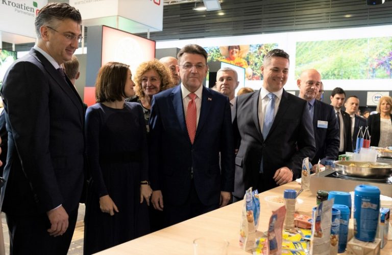 Andrej Plenković, Luka Burilović i Marin Pucar na sajmu u Berlinu