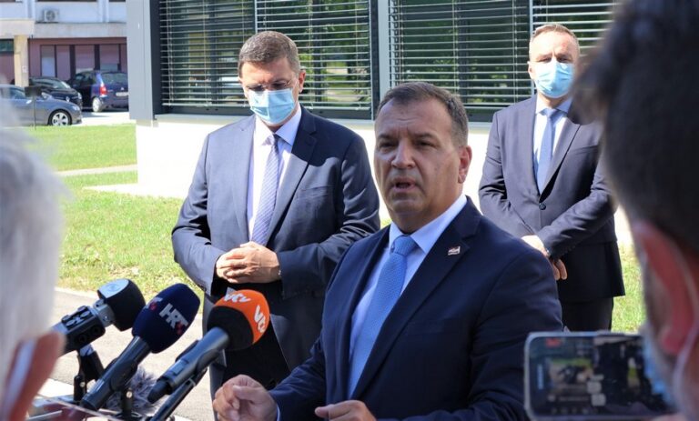 Vili Beroš ministar u posjetu bolnici u Koprivnici