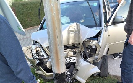 Prometna nesreća: automobilom se zabio u stup javne rasvjete u Prelogu