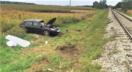 Teška prometna nesreća u Bolfanu: vlak naletio na automobil, dvoje djece i majka poginuli