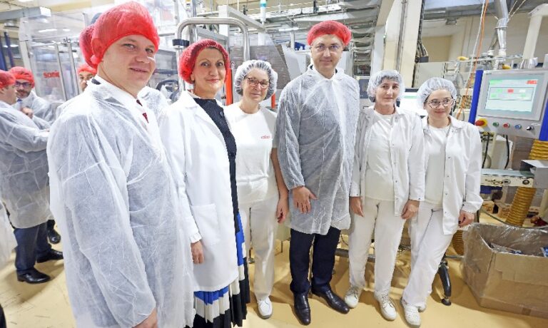 Mišel Jakšić, Martina Dalić i Andrej Plenković u Podravki