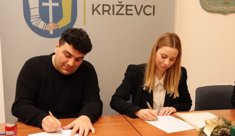 Križevci dobili ginekologa - gradonačelnik Mario Rajn i dr. Dunja Vrtiprah Buhinjak