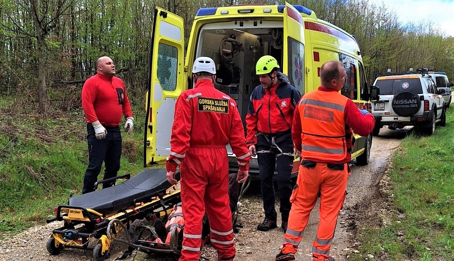 HGSS spašavao čovjeka sa slomljeno, nogom u šumi kod mjesta Sveta Ana blizu Đurđevca